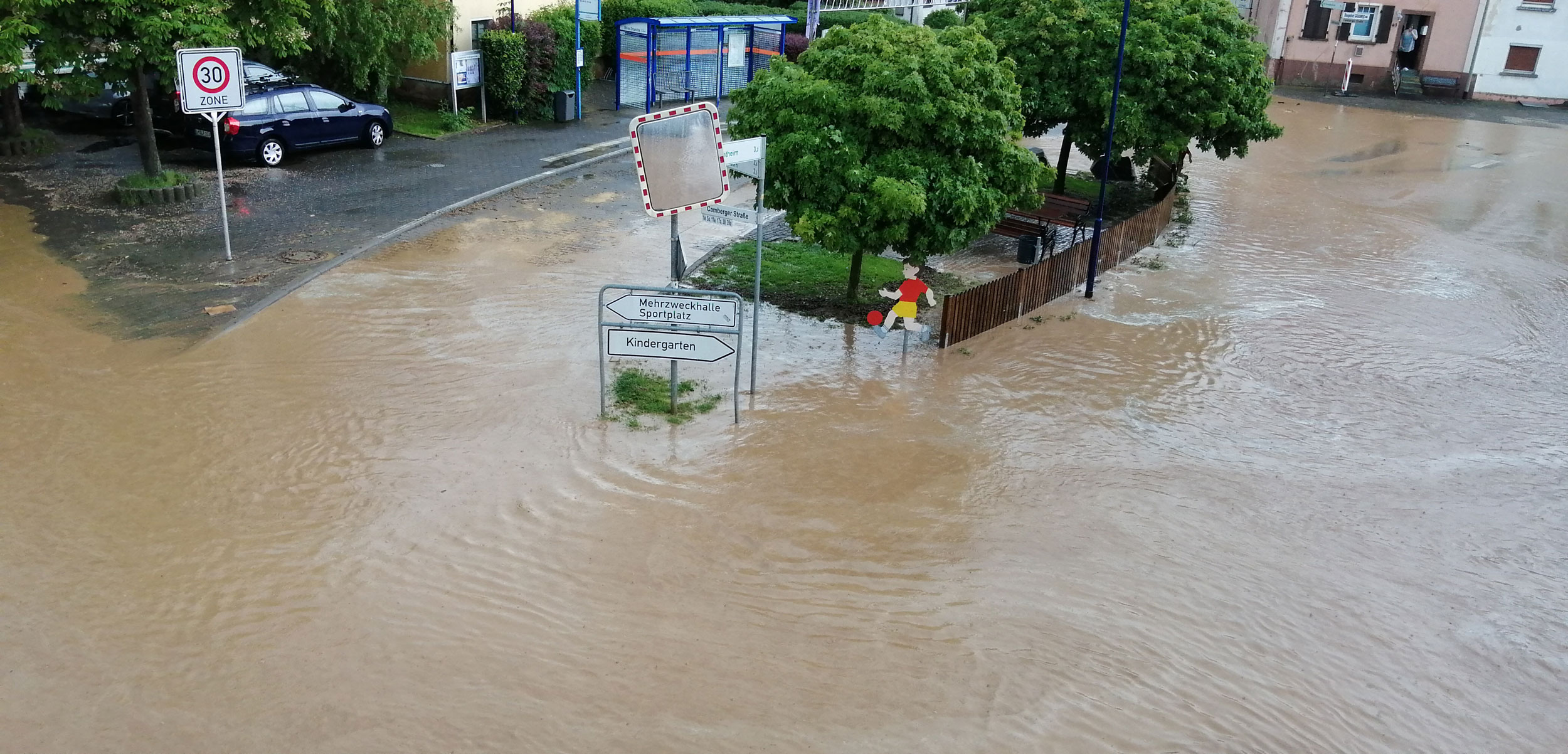 Die Ortsmitte in Ohren während eines Starkregenereignisses